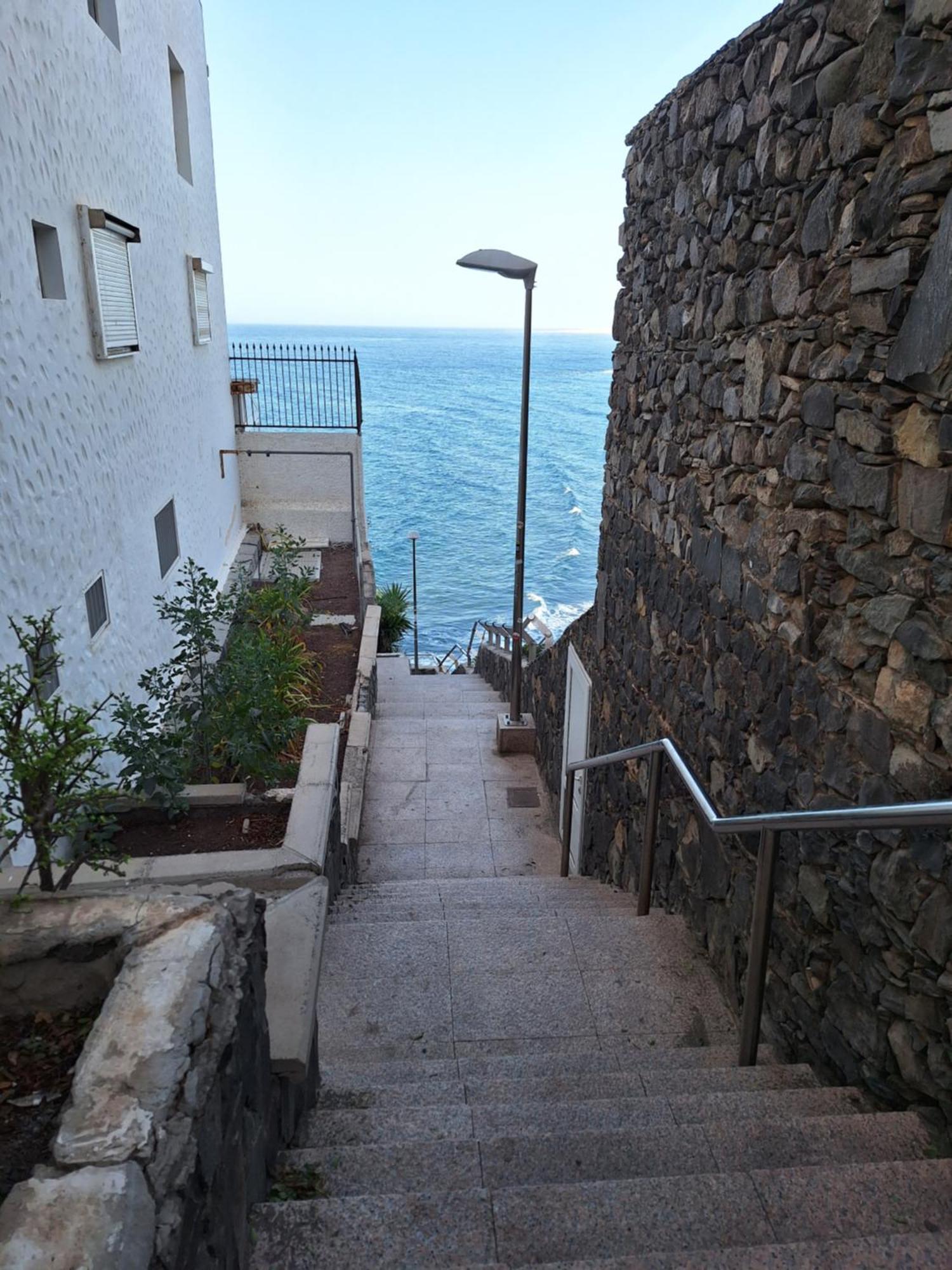 White And Quiet! Modern Apartment In San Agustin San Bartolomé エクステリア 写真